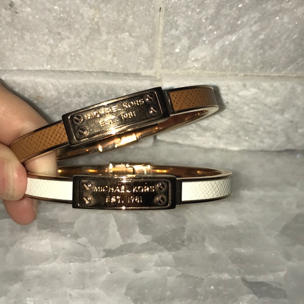 Michael Kors Hinged Gold Bangle in White - Picture 2 of 5